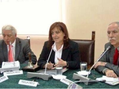 Με φωτογραφίες άθαφτων σκουπιδιών από το...