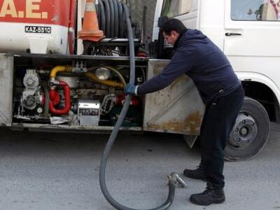 "Μπλόκο" πρατηριούχων στο πετρ...