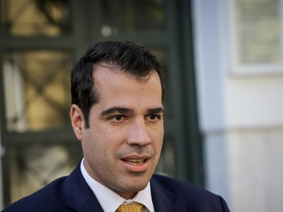 Ο «ατρόμητος» Θάνος Πλεύρης πήγε στα Εξάρχεια