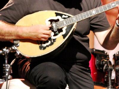 Οι «PATRINELOS», με λαϊκά και ρεμπέτικα,...