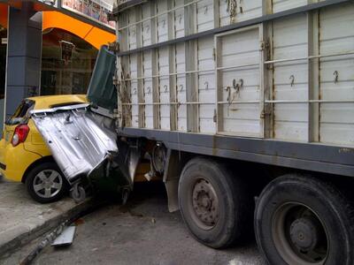 Πάτρα: Σύγκρουση μεταξύ Ι.Χ και φορτηγού...