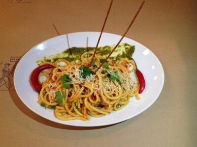 Μπουκατινι με σαλτσα αματριτσιανα