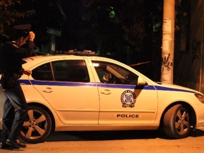 Συναγερμός στο Κολωνάκι για ύποπτο χαρτο...