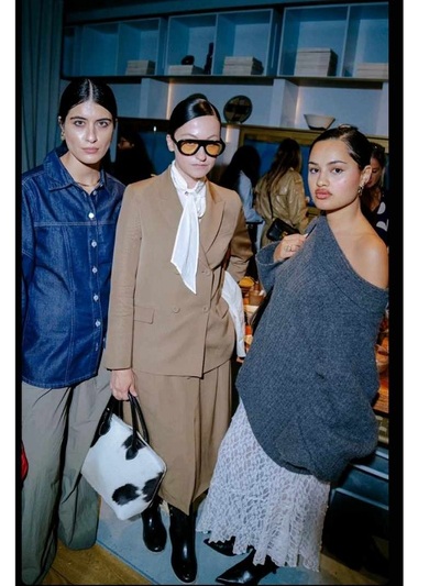 Eντυπωσιακό τον fashion crowd των εγκαινίων