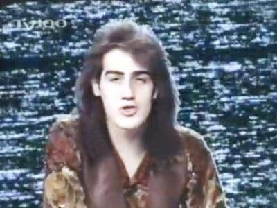O Aντώνης Κανάκης με μαλλιά- σφουγγαρίστρα το 1989