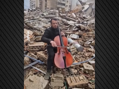 Η μουσική αντίδοτο στη φρίκη: Παίζει τσέ...