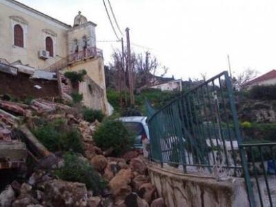 Χιόνι και σεισμός κρατούν κλειστά τα σχο...