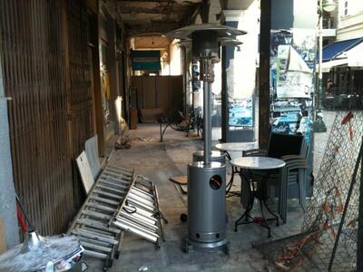 Πάτρα: Παραμένει το αχούρι της Αγίου Νικ...