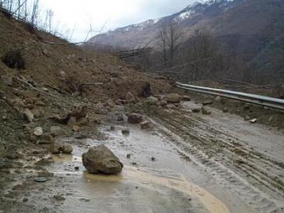 Ναυπακτία: Κατολίσθηση απέκλεισε το χωριό Ριγάνη 