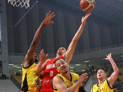 Μπάσκετ: Πάλεψε, αλλά αποκλείστηκε η ΑΕΚ...