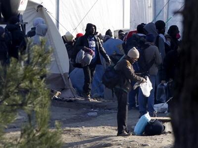 Αποστολή ρουχισμού στον προσφυγικό καταυ...