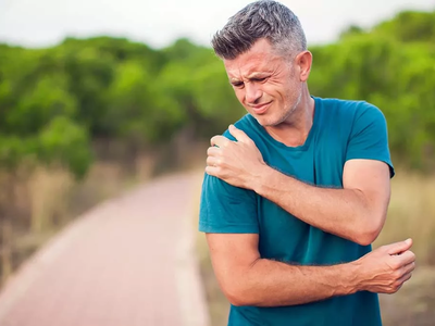 Παγωμένος ώμος: Η πάθηση που προτιμά τους 40ρηδες