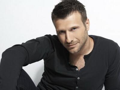 Ο Γιάννης Πλούταρχος δίνει συναυλία για ...