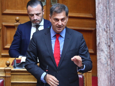 Χάρης Θεοχάρης: Εμπρηστική επίθεση στα γ...