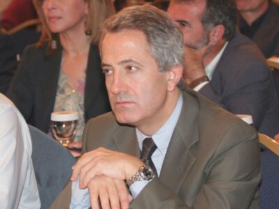 Αιχμές και προς το εσωτερικό του ΠΑΣΟΚ α...