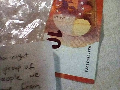 Μετανάστες πήραν ξύλα από κλειστό καφενε...