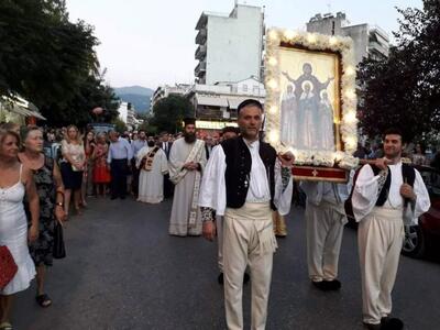 Άγημα του Πανηπειρωτικού συλλόγου Πατρών...