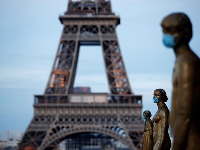 Γαλλία: Σταθερά πάνω από 200.000 τα ημερ...