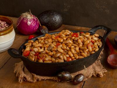 Συνταγή: Κοκκινιστοί γίγαντες με χόρτα