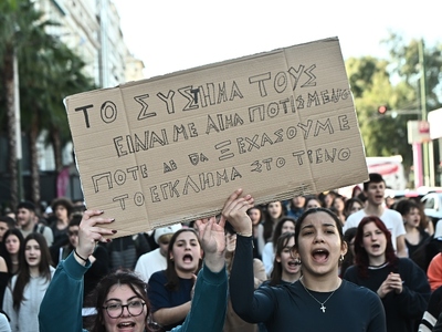 Τραγωδία στα Τέμπη: Στους δρόμους την Πα...