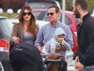 Η κούκλα Σάντυ Κουτσοσταμάτη με την κορούλα της 