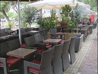 Τέλος τα τραπεζάκια και τα μηχανάκια πάν...