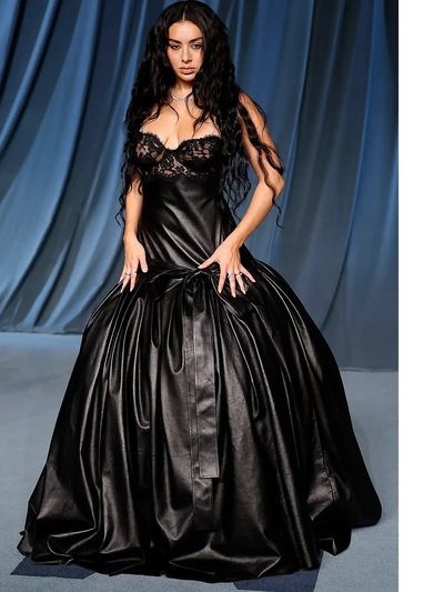 Charli XCX με Saint Laurent