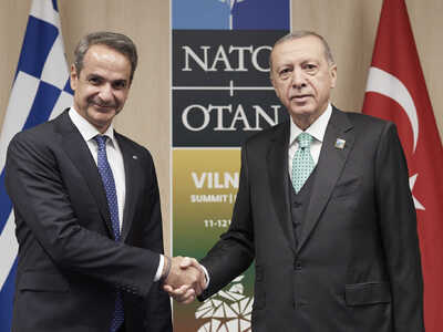 Κυριάκος Μητσοτάκης: Μετατίθεται η συνάν...