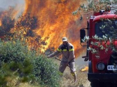 Ναύπακτος ΤΩΡΑ: Σε εξέλιξη η φωτιά στο Μοναστηράκι