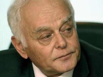 Μανιτάκης: Η τρόικα βλέπει τους υπαλλήλο...