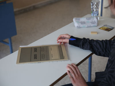 Πανελλαδικές 2025: Στη μάχη των εξετάσεω...