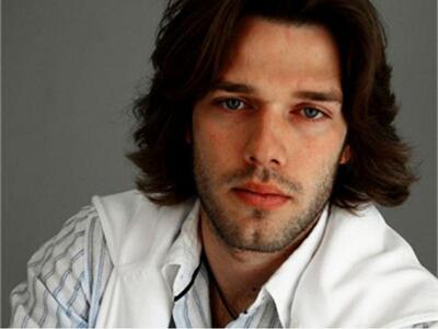 Η νέα dance επιτυχία του Κωνσταντίνου Θω...