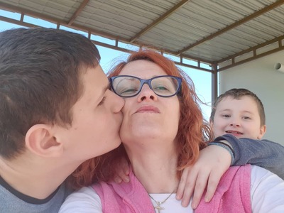 Πάτρα: Η συγκλονιστική μαρτυρία της Βασιλικής που έχει δύο παιδιά με αυτισμό- «Θέλω να ζουν στο φως, να μην κρύβονται»