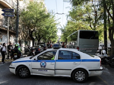 Καταδιώξεις, μολότοφ και χημικά στα Εξάρχεια