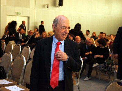 Να ανοιχτούν λογαριασμοί των Σημίτη, Χρυ...