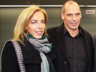 Τόσο πουλήθηκε η φωτό του Βαρουφάκη στο ...