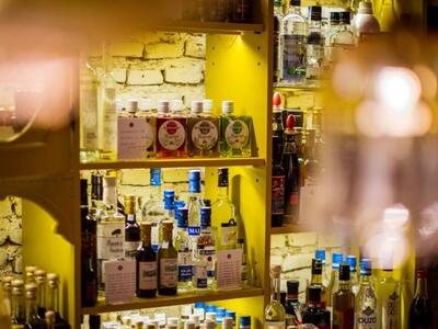 Αχαϊκό ούζο, τσίπουρο, τεντούρα ή μοναδικά λικέρ