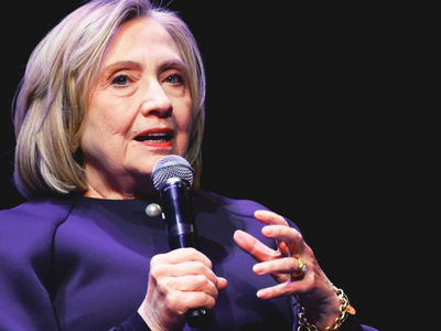  Χίλαρι Κλίντον: Θα πρότεινα τον Τραμπ γ...