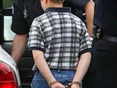 Πάτρα: 11χρονος έκλεψε τα χαρτιά αλλοδαπ...