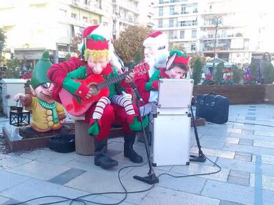 Πάτρα: Η αγορά ντύνεται απόψε...χριστουγ...