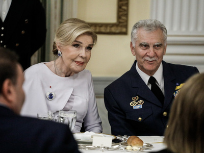 H Μαριάννα Βαρδινογιάννη και ο αρχηγός Γ...