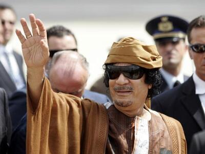 Η Ελλάδα δίνει προσωρινό άσυλο στον Καντάφι 