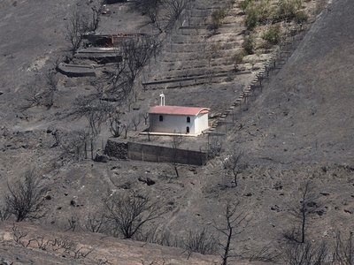 Κερατέα: Καμένα σπίτια, μαυρισμένα δέντρ...