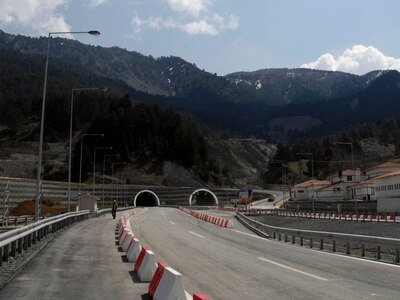 Απειλείται με κατάσχεση η Εγνατία Οδός λ...