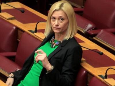 Η  Κουμουνδούρου αδειάζει την Μακρή που ...