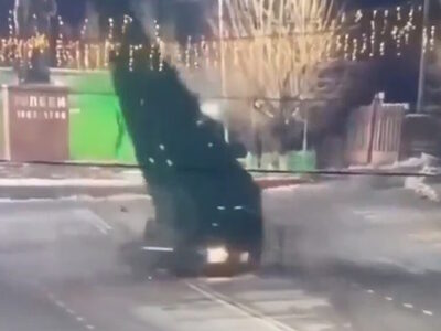 Καζακστάν: Η στιγμή που επικίνδυνος οδηγ...