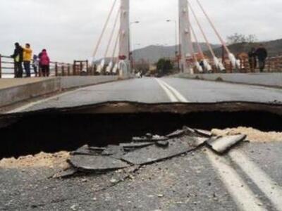 Τρύπησε η γέφυρα "Καλατράβα" α...