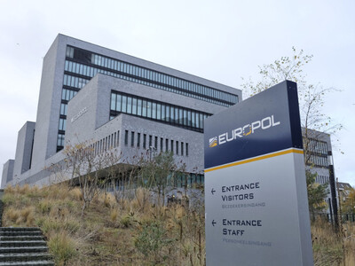 Europol: Αυξάνεται η απειλή της ακροδεξι...