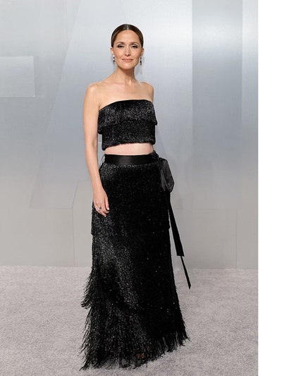 Ρόουζ Μπερνς με Dior και Nikos Koulis jewelry.