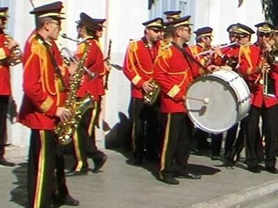 Πάτρα: Κάλαντα στις συνοικίες και τα ιδρ...